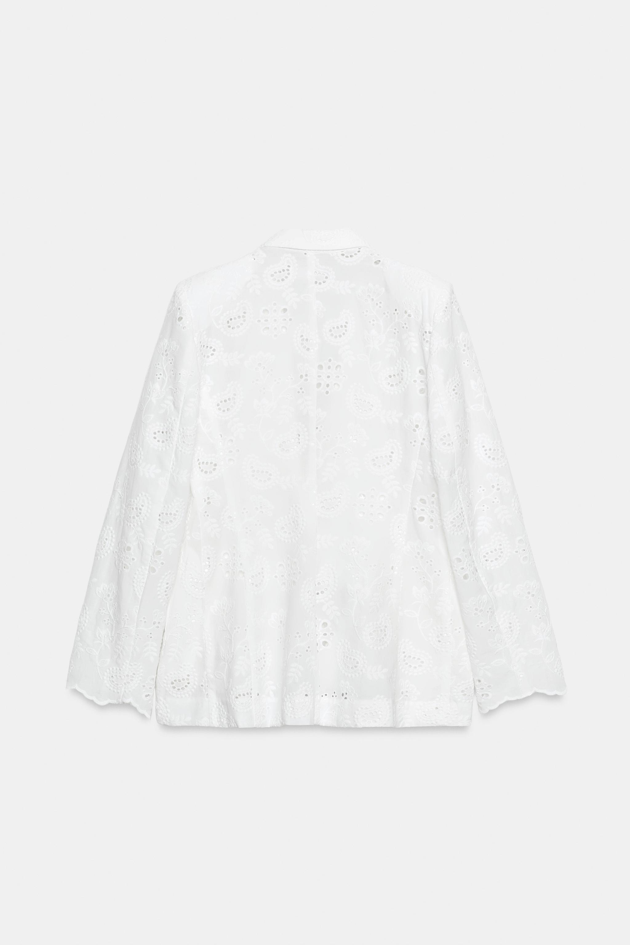 VESTE AJUSTÉE ÉPAULETTES BRODERIES AJOURÉES